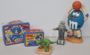 Lot 93 - Group of kids' items inc Blue M&M basketballer candy dispenser (31c