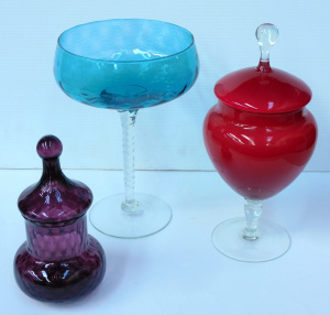 Lot 202 - 3 pces Mid Century glass inc Italian Empoli Sapphire Blue pedestal bow