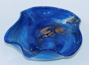 Lot 227 - Signed vintage Murano art glass bowl - Feathered Blue with gold aventu