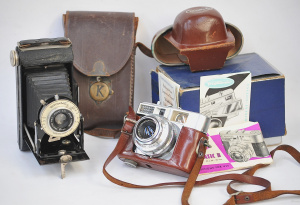 2 x Vintage 35mm Cameras incl Voightlander Vitomatic II w Leather Carry Case &am