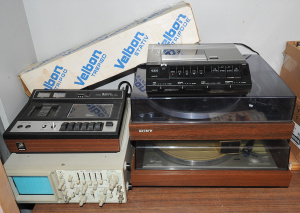 Lot 17 - Lot of Mixed Audio Equipment incl Leader 8101 Oscilloscope, Sanyo Stere