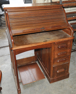 Lot 50 - Vintage 1920s HLL England oak single pedestal rolltop desk with origina