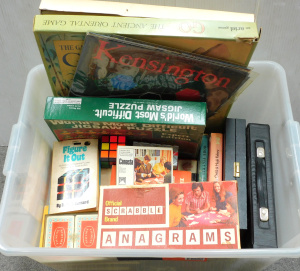 Lot 58 - Large boxed lot of games and related books inc cased Mahjong, Backgammo