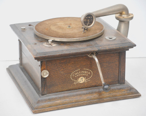 Lot 123 - Vintage c1920s Columbia Grafonola Portable Gramophone