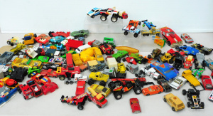 Lot 162 - Box lot of vintage toys, mainly Matchbox, and Hotwheels and other die-