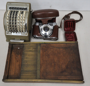 Lot 172 - 3 pces vintage inc Victorian Wood & Brass apothecary Pill roller,