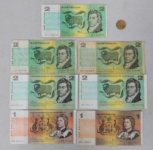 Lot 181 - Group of obsolete Australian currency notes 5 x $2 notes inc 2 x seque