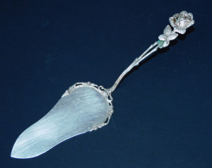 Lot 188 - Continental 835 silver cake server with rose flower handle - 20cm L, a