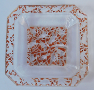 Lot 192 - Vintage signed Rene Lalique Square pin dish Central pattern doves with