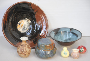 Lot 206 - Group lot - Vintage Australian Studio & other Pottery - Robert Wat