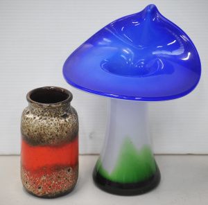 Lot 212 - 2 pces inc Vintage West German Fat Lava vase 237-15 & White, Gree