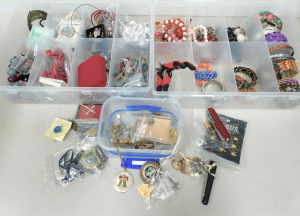 Lot 20 - Group lot of costume jewellery inc watches, necklaces, bracelets etc an