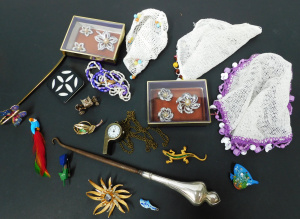 Lot 32 - Group lot inc Vintage Sterling silver handled button hook, Beaded milk