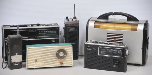 Lot 61 - Group of vintage audio gear Art Deco Philips Bakelite and metal portabl