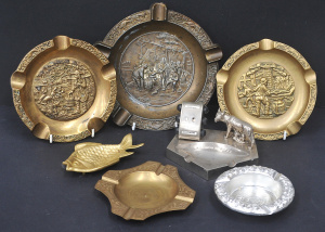 Lot 150 - Group of vintage ashtrays inc an Italian desk set with integrated cale