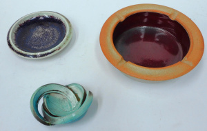 Lot 187 - 3 pces signed Australian Studio Pottery Ashtrays inc Large Fergus Stew
