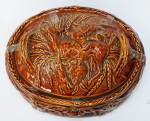 Lot 189 - Lidded Portmeirion majolica game dish #2 - 24cm W