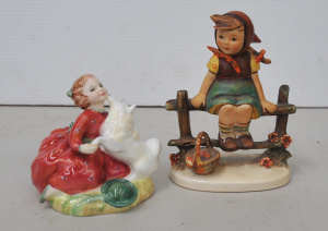 Lot 211 - 2 pces vintage ceramic Figures inc Royal Doulton Home Again HN2167 10c
