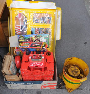 Lot 18 - Mixed lot inc vintage golf ball dispenser and balls, 1980s90s toy boxe