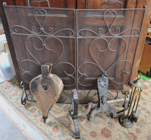 Lot 59 - Group of vintage fire-place items inc wrought iron fire screen, cast ir