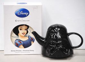 Lot 122 - Small lot novelty Ceramics - Star Wars Darth Vader teapot by Zaks Aust