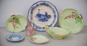 Lot 169 - Group lot English Ceramics inc Wedgwood Jasperware Pink Bell & Pal