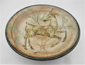 Lot 181 - 1960s English Glyn College Studio Pottery bowl with hand painted image