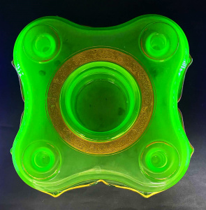 Lot 197 - Art Deco Cambridge Uranium 4 candle holder Centrepiece with central fl