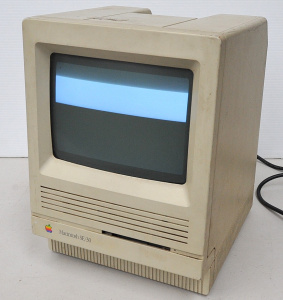 Lot 006 - Vintage Apple Macintosh SE30 Personal Computer - Powers On, Missing Ke