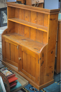 Lot 015 - Vintage children's pine kitchen hutch - 110cm H