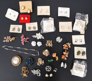 Lot 045 - Lacquer Box & Vintage New Old Stock 1950s 60s Costume Jewellery in