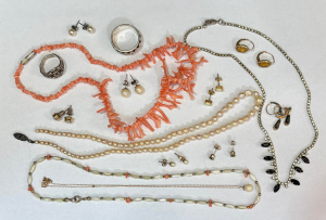 Lot 048 - Grp jewellery - earrings, white opal studs, pearl studs, silver rings,