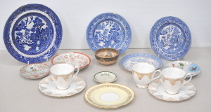 Lot 088 - Group lot of vintage ceramics inc Blue & White cabinet plates (af)