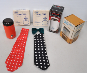 Lot 091 - Group Lot of Vintage Items inc, 2 x boxed chrome Towel Rings with Fleu