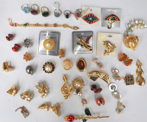 Lot 116 - Box Lot of Vintage Costume Jewellery, mostly New Old Stock inc, rings