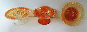 Lot 126 - 3 pces Vintage Dugan Carnival Glass - Question Marks pattern inc Pair