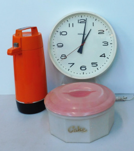 Lot 138 - 3 x Vintage Items inc, Timactic Electric Wall Clock, Plastic Cake Tin