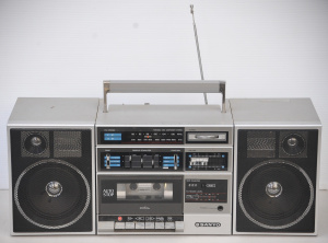 Lot 149 - Vintage SANYO C12 Radio & Cassette Player w Detachable Speakers