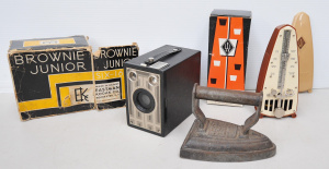 Lot 154 - 3 pces vintage inc Boxed West German Wittner Piccolo Metronome, Kodak