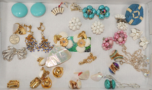 Lot 161 - Small box Lot of Vintage mostly 1950s 60s New Old Stock Costume Jewell