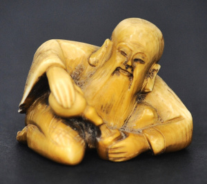 Lot 173 - Vintage Small Non-Composite Netsuke Figure of a Man Pouring a Drink -
