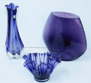 Lot 188 - 3 pces Mid Century Purple Glass inc Handkerchief bowl with pleated rim