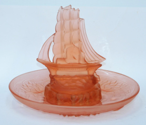 Lot 211 - 1930s 3 pce German Walther & Sohne Nelson frosted Peach glass Cent