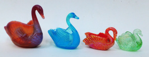 Lot 214 - 4 x Vintage Coloured glass Swans inc Boyds Iridescent Red 5 5cm H, Fe