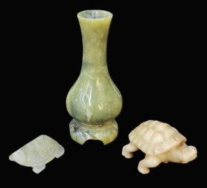 Lot 32 - 3 x vintage Chinese carved stone items inc jade turtles, green stone tu
