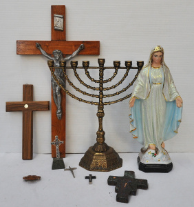 Lot 93 - Group lot vintage Religious items inc Wooden Crucifix with metal Jesus