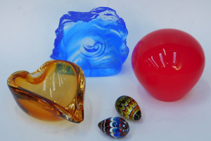 Lot 127 - Group of art glass inc limited edition azure swirl paperweight (number
