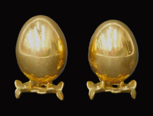 Lot 147 - Pair of signed Risis (Singapore) gold plated Lucky Eggs on stands - 6