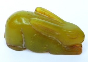 Lot 158 - Vintage Chinese carved jade rabbit figurine - 7 5cm L