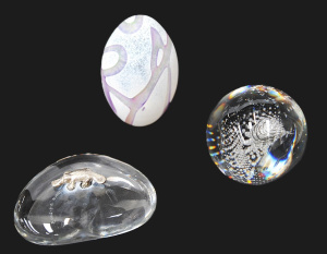 Lot 185 - 3 x Signed Oasis Art Glass Paperweights inc, Egg shaped - mottled whi